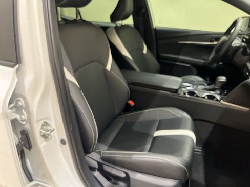 Used 2026 Toyota Camry Hybrid w/ Multimedia Upgrade Package FWD image 23