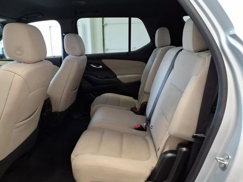 Used 2022 Chevrolet Traverse LS FWD image 12