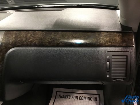 Used 2011 Cadillac DTS Base image 35