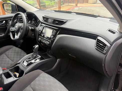 Used 2019 Nissan Rogue Sport SV image 19