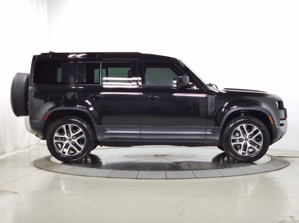 Used 2025 Land Rover Defender 110 S AWD/4WD image 7