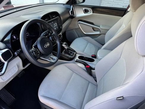Used 2020 Kia Soul LX FWD image 13