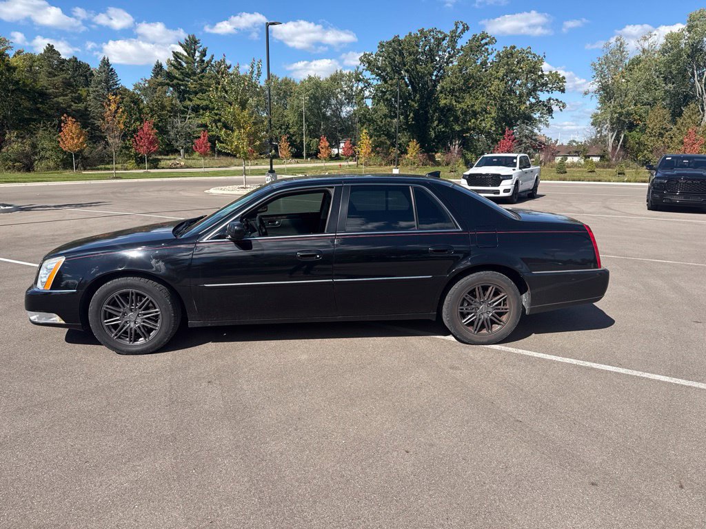 Used 2011 Cadillac DTS Luxury FWD image 5