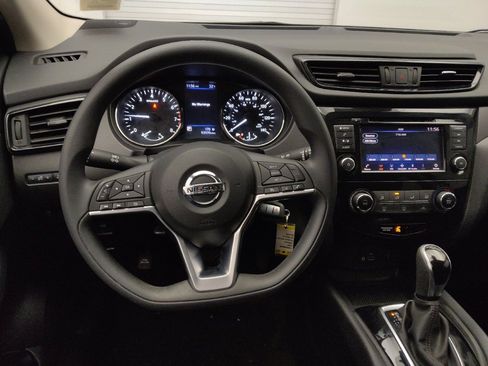 Used 2020 Nissan Rogue Sport S image 22