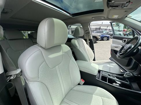 Used 2023 Kia Sorento S w/ Panoramic Sunroof Package AWD/4WD image 35