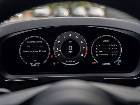 Certified 2025 Porsche Cayenne S image 10