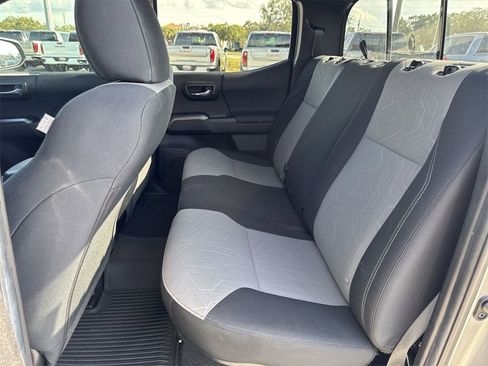 Used 2022 Toyota Tacoma TRD Off-Road image 28