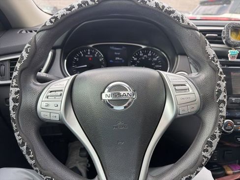 Used 2015 Nissan Rogue SV w/ SV Moonroof Package FWD image 10