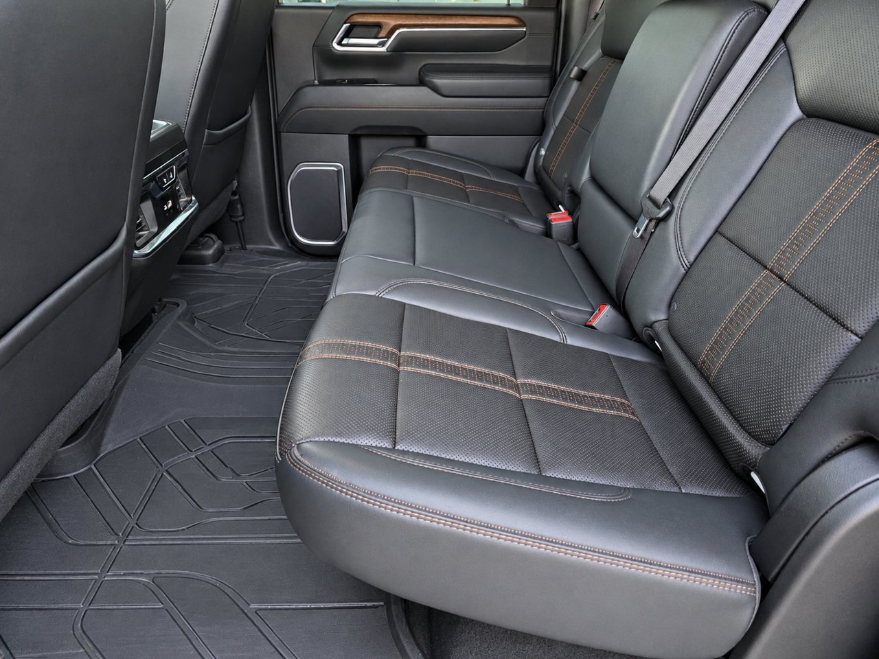 Used 2024 Chevrolet Silverado 3500 High Country w/ High Country Premium Package AWD/4WD image 29