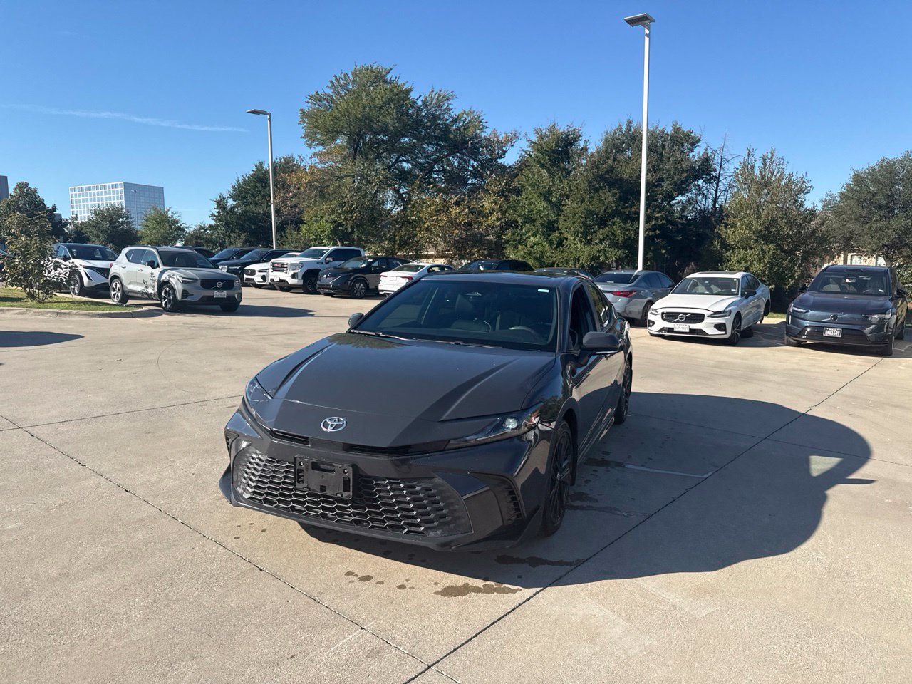 Used 2025 Toyota Camry SE w/ Multimedia Upgrade Package AWD/4WD image 2