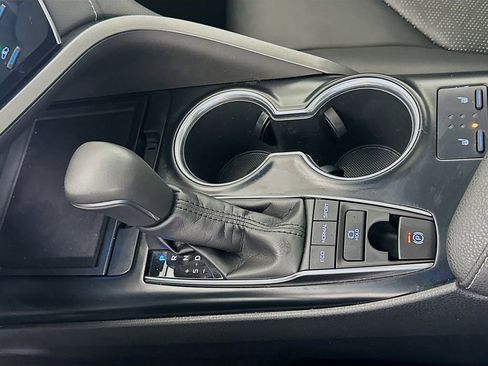 Used 2018 Toyota Camry XSE image 16