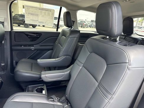 New 2026 Lincoln Aviator AWD w/ Jet Appearance Package image 14