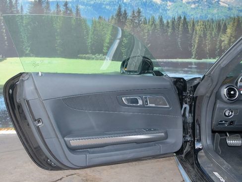 Used 2018 Mercedes-Benz AMG GT C image 34