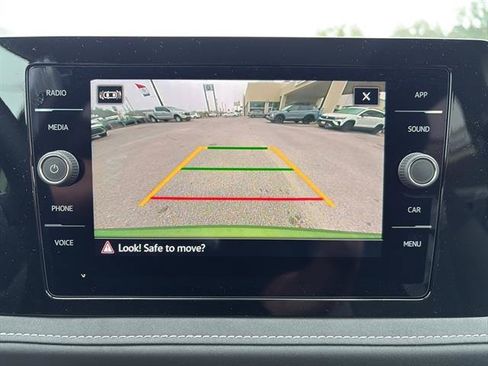 New 2026 Volkswagen Taos SE image 20