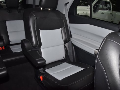 Used 2023 Ford Explorer XLT w/ Equipment Group 202A RWD image 22