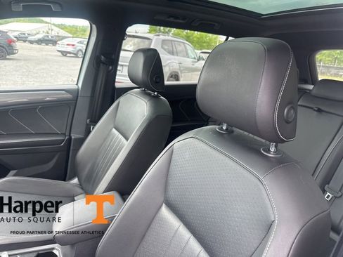 Used 2022 Volkswagen Tiguan SE R-Line image 12