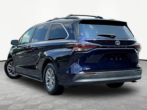 Used 2024 Toyota Sienna XLE AWD/4WD image 4