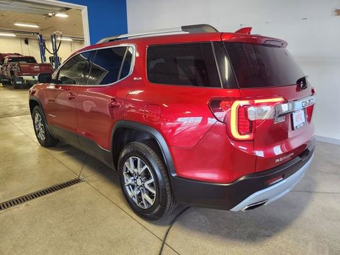 Used 2023 GMC Acadia SLT w/ Technology Package FWD image 2