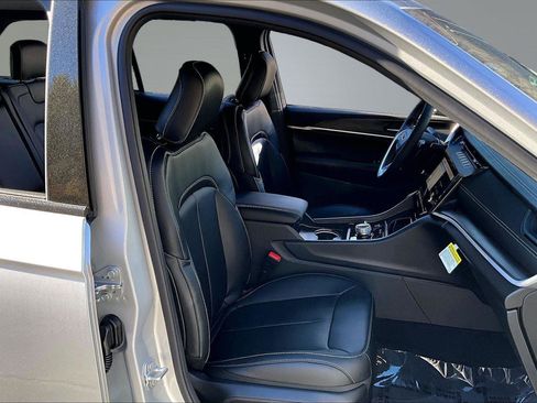 New 2026 Jeep Grand Cherokee Limited image 9