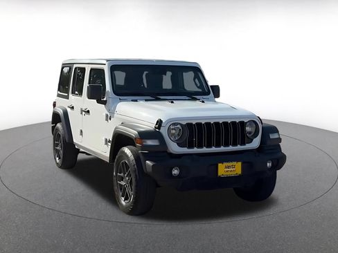 Used 2025 Jeep Wrangler Unlimited Sport AWD/4WD image 3