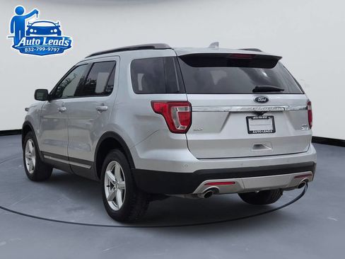 Used 2017 Ford Explorer XLT w/ Equipment Group 202A AWD/4WD image 6