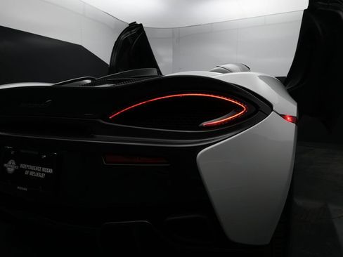 Used 2019 McLaren 570S Spider image 8