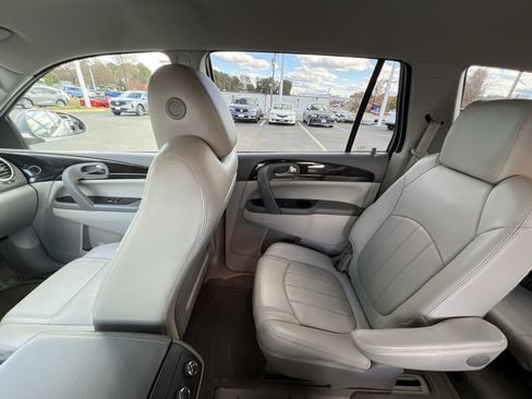 Used 2017 Buick Enclave Leather image 3