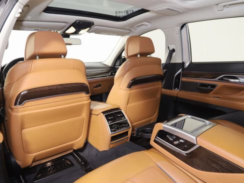 Used 2022 BMW 750i xDrive w/ Luxury Rear Seating Package image 68