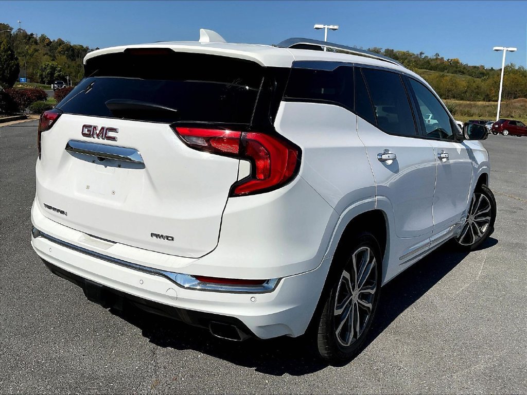 Used 2018 GMC Terrain Denali w/ Advanced Safety Package AWD/4WD image 4
