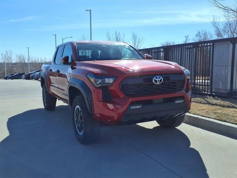 Used 2025 Toyota Tacoma TRD Off-Road image 3