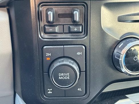 Used 2024 Ford F350 Limited w/ FX4 Off-Road Package AWD/4WD image 33