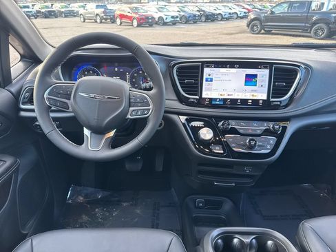 New 2026 Chrysler Pacifica Select AWD/4WD image 6