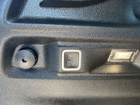 Certified 2022 Jeep Grand Cherokee L Limited AWD/4WD image 12