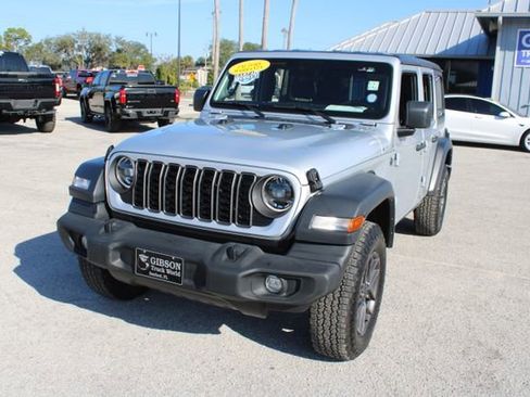 Used 2024 Jeep Wrangler Sport S image 3