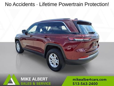 Used 2023 Jeep Grand Cherokee Laredo AWD/4WD image 5