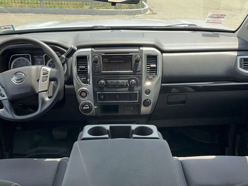 Used 2019 Nissan Titan SV AWD/4WD image 12
