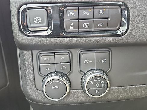 Certified 2025 GMC Yukon Denali image 23