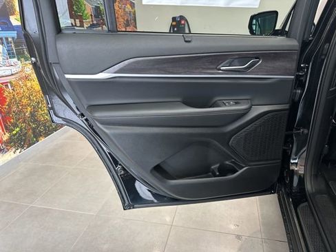 New 2025 Jeep Grand Cherokee L Limited w/ Luxury Tech Group II image 37