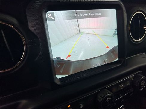 Used 2021 Jeep Gladiator Overland image 15
