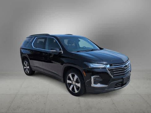 Used 2023 Chevrolet Traverse LT w/ LT Premium Package AWD/4WD image 2