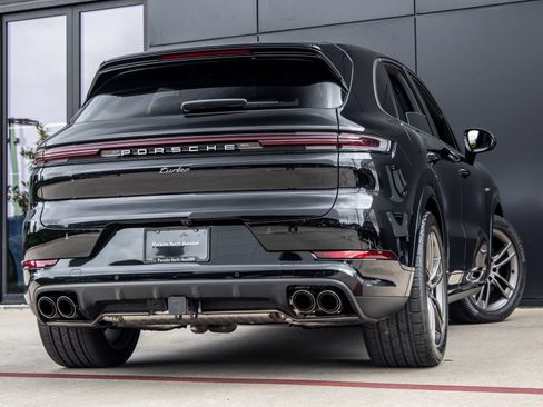 New 2025 Porsche Cayenne Turbo AWD/4WD image 11
