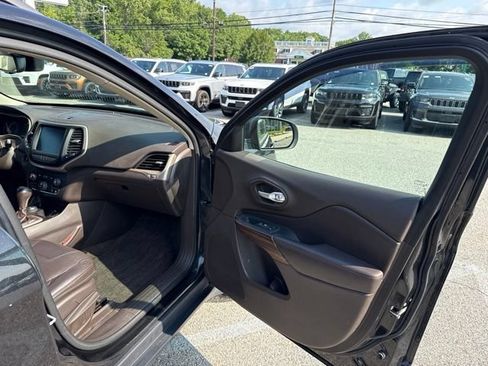 Used 2016 Jeep Cherokee Trailhawk w/ Comfort/Convenience Group AWD/4WD image 11