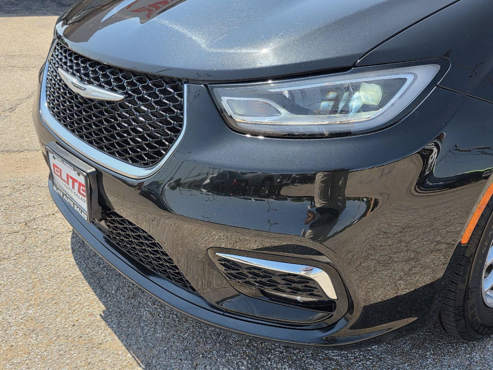 Used 2022 Chrysler Pacifica Touring-L FWD image 36