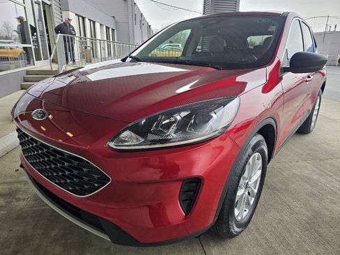 Used 2022 Ford Escape SE w/ Cold Weather Package image 1