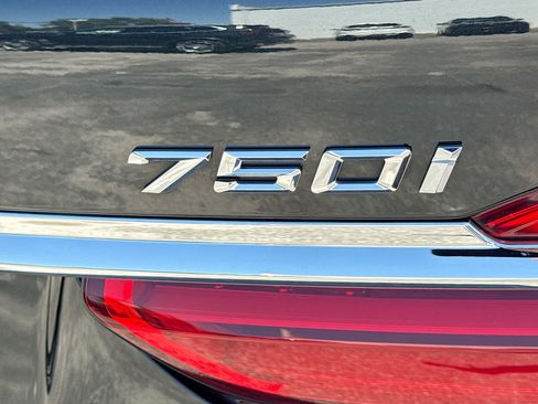Used 2019 BMW 750i xDrive w/ Executive Package AWD/4WD image 12