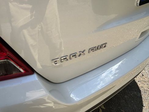 Used 2022 Chevrolet Trax LT w/ LT Convenience Package image 5