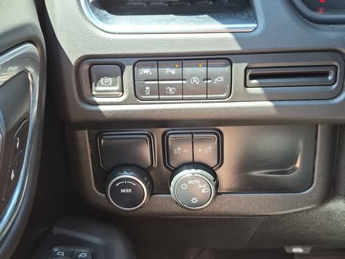Used 2022 Chevrolet Tahoe LT w/ Luxury Package RWD image 19
