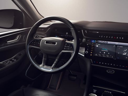 New 2026 Jeep Grand Cherokee L Limited image 9