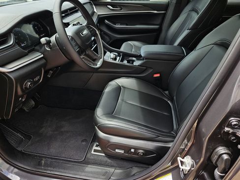 New 2026 Jeep Grand Cherokee L Limited w/ Limited Altitude Package RWD image 15