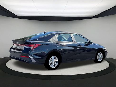 New 2026 Hyundai Elantra SE image 8
